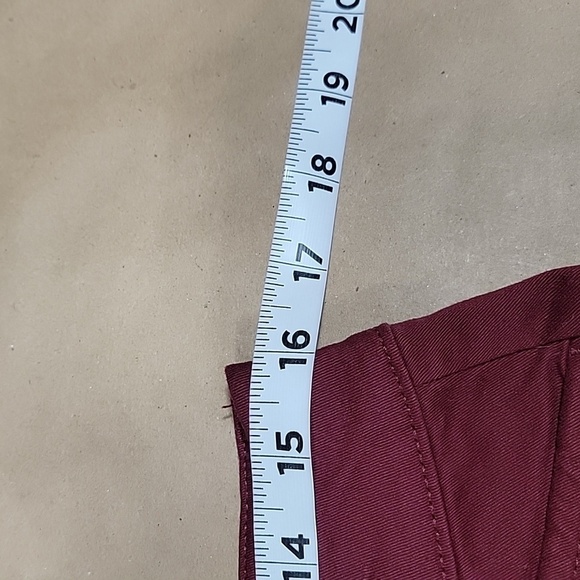 Old Navy Size 6 Burgundy Pixie Mid Rise Shorts, Excellent Used Condition - Picture 4 of 10